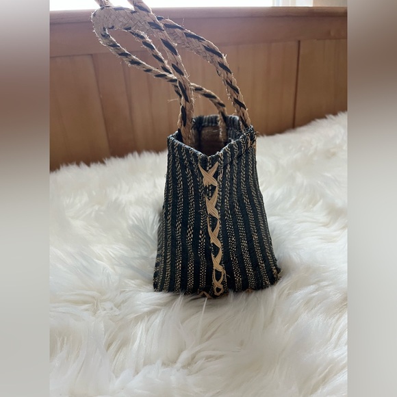 Annabel Ingall 100% Raffia Tote Handmade in Madagascar - Picture 13 of 14